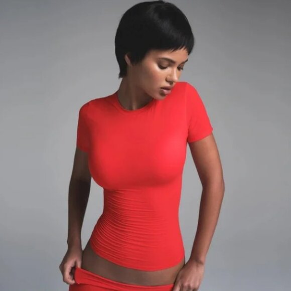 SKIMS Fits Everybody Short Sleeve T Shirt Womens 2XS XXS Cherry Red Stretch NWT - Picture 1 of 9